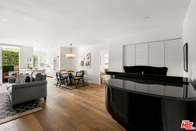 7250 Franklin Avenue 101, Los Angeles, CA 90046