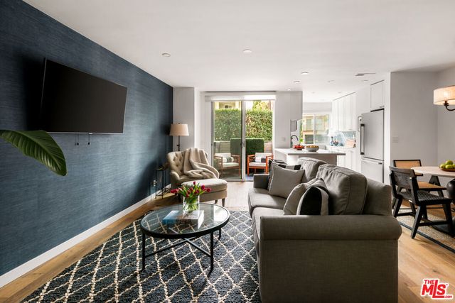 7250 Franklin Avenue 101, Los Angeles, CA 90046