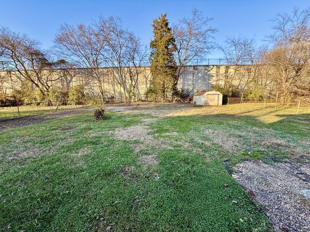 3305 Spears Rd, Nashville, TN 37207
