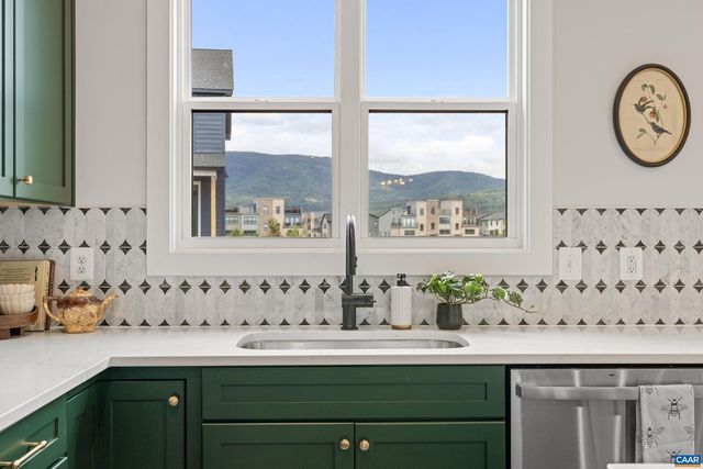 13 LARKIN AVE, Crozet, VA 22932