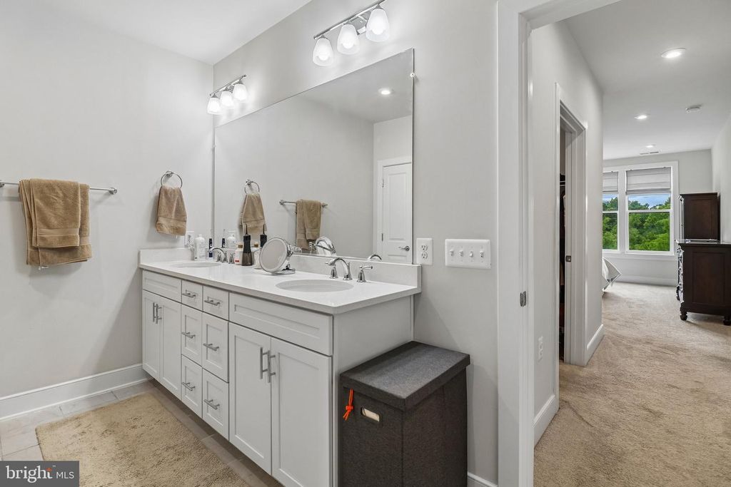 Image 13 of property listing at 3503 BELLFLOWER LN #406, Rockville, MD 20852