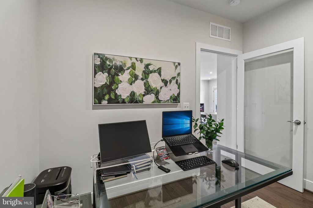Image 15 of property listing at 3503 BELLFLOWER LN #406, Rockville, MD 20852