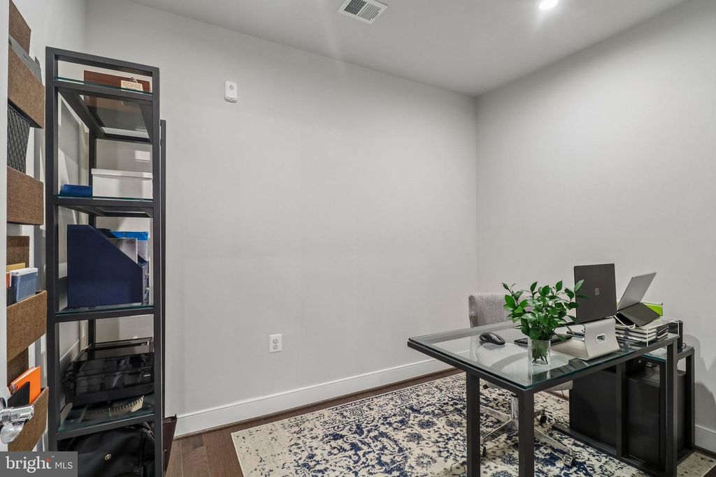 Image 16 of property listing at 3503 BELLFLOWER LN #406, Rockville, MD 20852