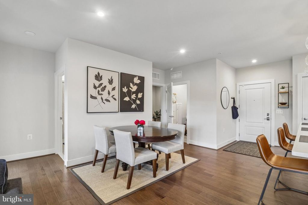 Image 17 of property listing at 3503 BELLFLOWER LN #406, Rockville, MD 20852