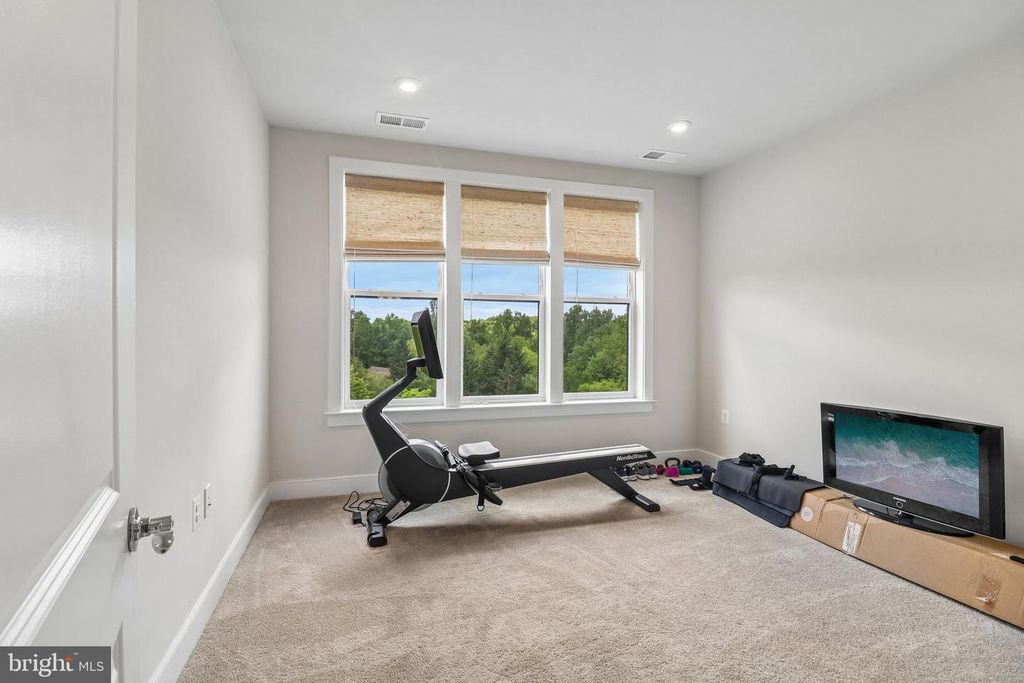 Image 18 of property listing at 3503 BELLFLOWER LN #406, Rockville, MD 20852