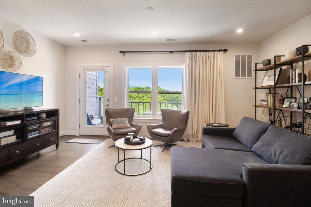 Image 22 of property listing at 3503 BELLFLOWER LN #406, Rockville, MD 20852