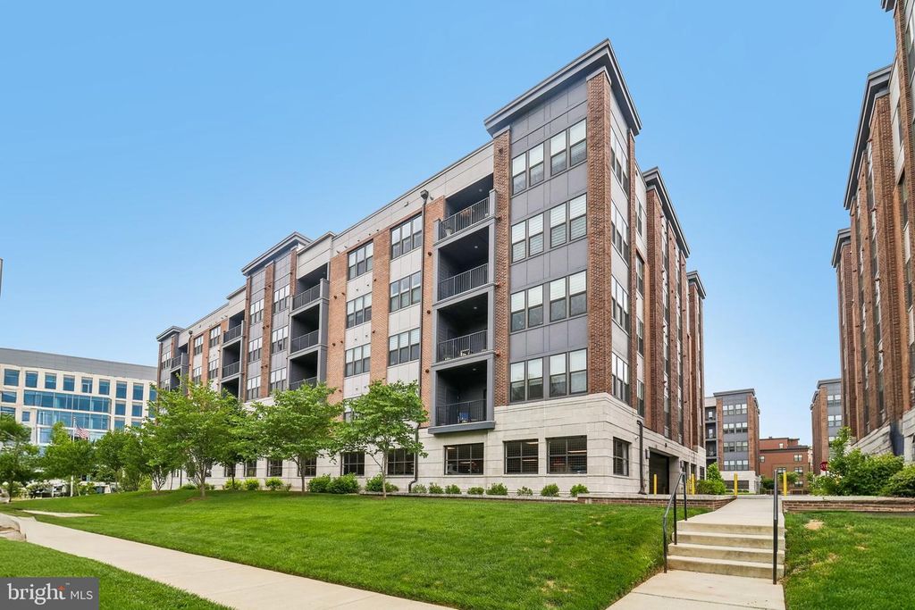 Image 29 of property listing at 3503 BELLFLOWER LN #406, Rockville, MD 20852