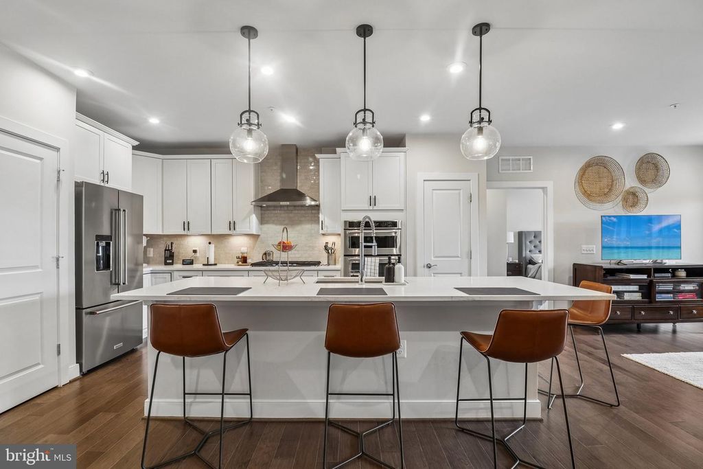 Image 4 of property listing at 3503 BELLFLOWER LN #406, Rockville, MD 20852