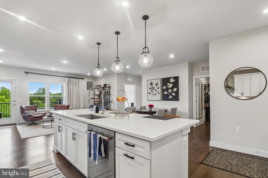 Image 5 of property listing at 3503 BELLFLOWER LN #406, Rockville, MD 20852