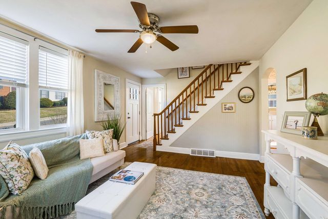 958 DONAGHE ST, Staunton, VA 24401