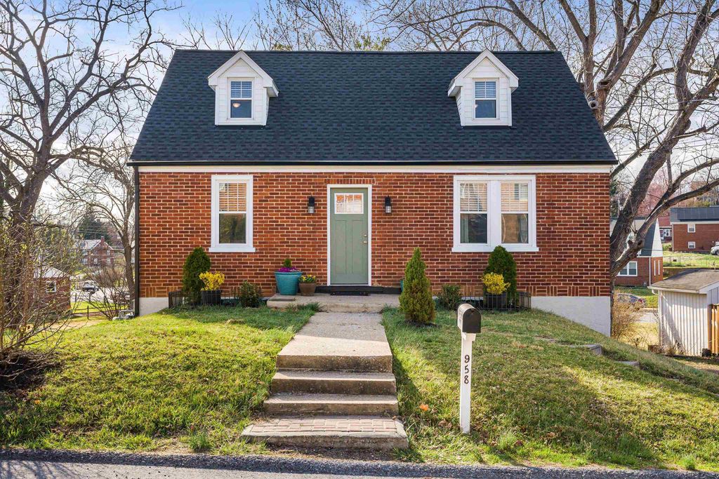 958 DONAGHE ST, Staunton, VA 24401
