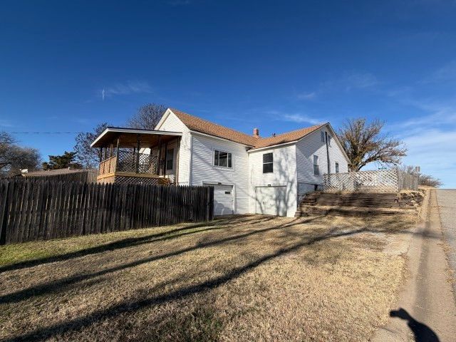 822 Santa Fe Avenue, Canadian, TX 79014