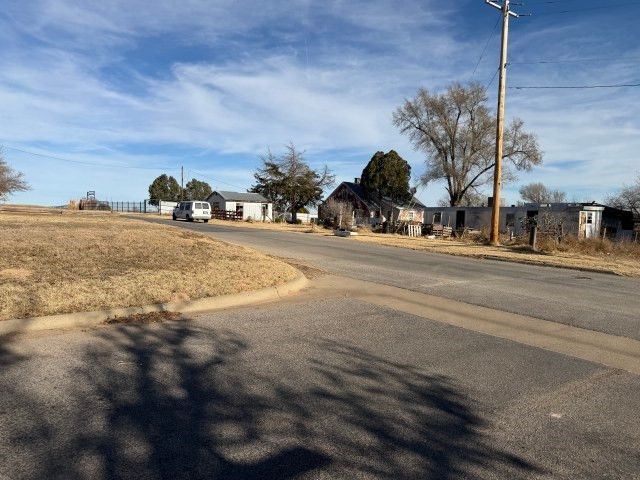 822 Santa Fe Avenue, Canadian, TX 79014