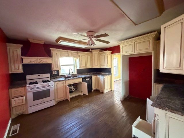 822 Santa Fe Avenue, Canadian, TX 79014