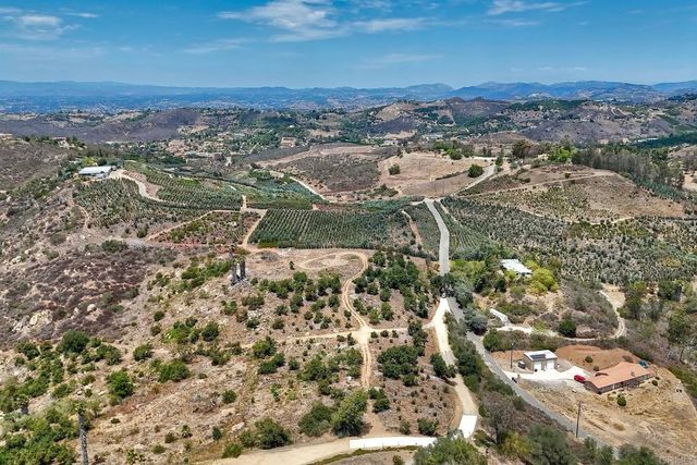 Twin Oaks Valley Rd., Vista, CA 92084