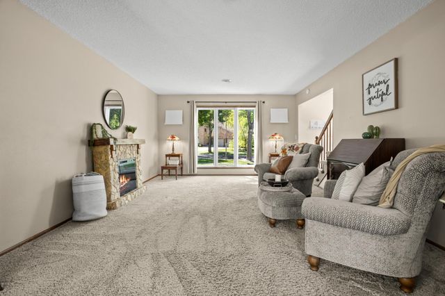 124 Prairiewood Drive S, Fargo, ND 58103