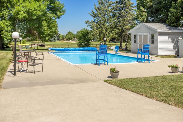 124 Prairiewood Drive S, Fargo, ND 58103