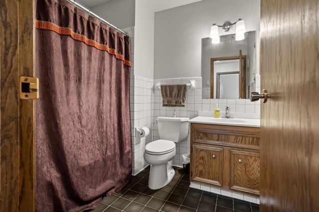 124 Prairiewood Drive S, Fargo, ND 58103