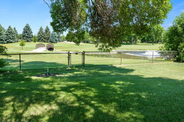 124 Prairiewood Drive S, Fargo, ND 58103