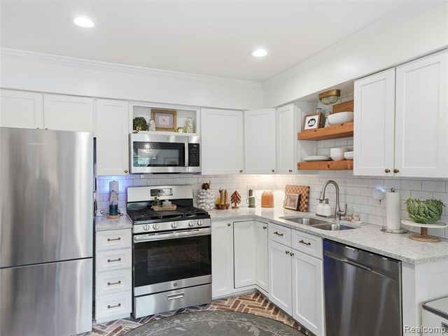 39773 Bart Street, Canton, MI 48187