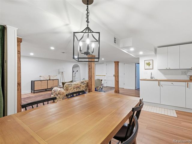 39773 Bart Street, Canton, MI 48187
