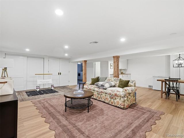 39773 Bart Street, Canton, MI 48187