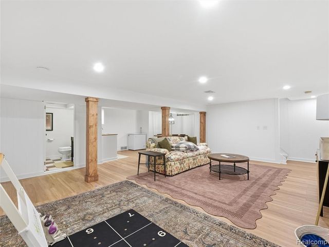 39773 Bart Street, Canton, MI 48187