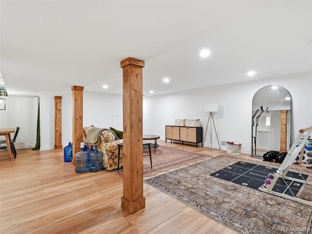 39773 Bart Street, Canton, MI 48187