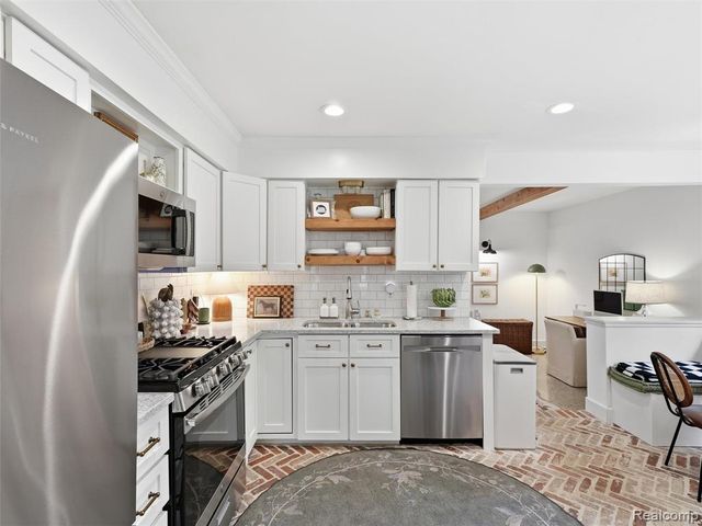 39773 Bart Street, Canton, MI 48187