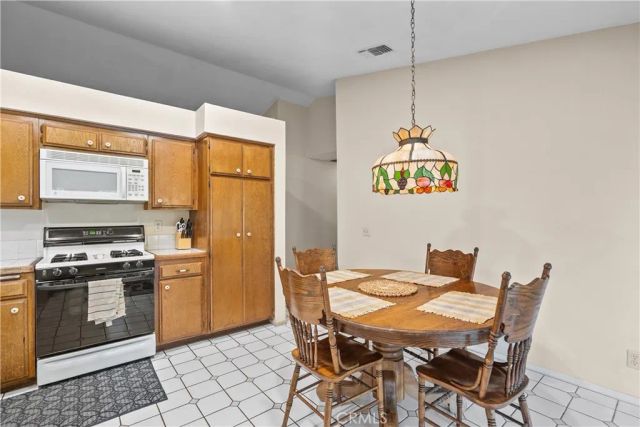 22619 Oxford, Saugus, CA 91350