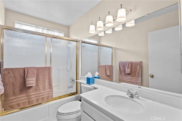 22619 Oxford, Saugus, CA 91350