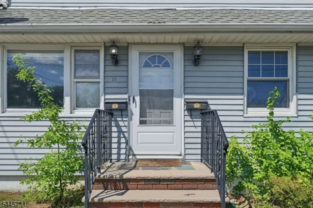 10 N Washington Ave, Woodbridge Twp., NJ 07067 — photo 2
