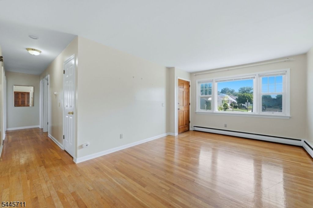 10 N Washington Ave, Woodbridge Twp., NJ 07067 — photo 4