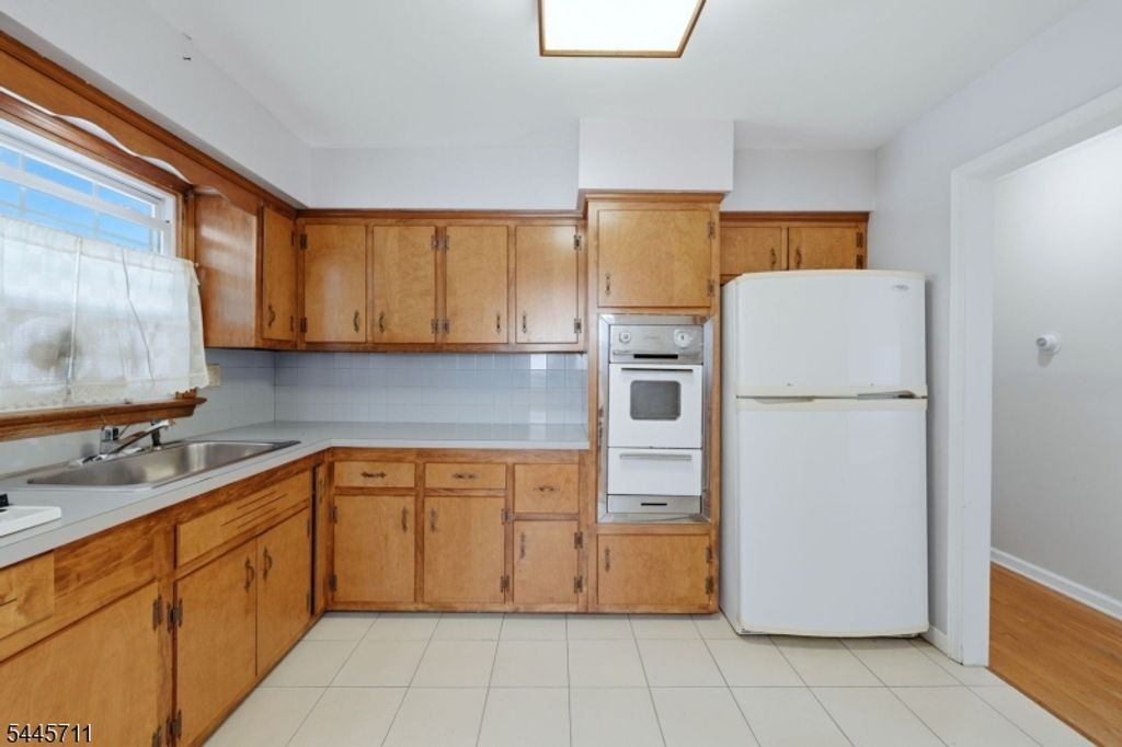 10 N Washington Ave, Woodbridge Twp., NJ 07067 — photo 5