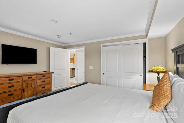 430 Bowling Park Road, Asheville, NC 28803