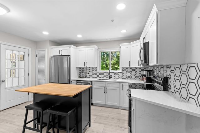 178 Tremont St, Carver, MA 02330
