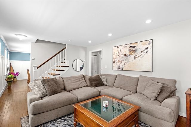 178 Tremont St, Carver, MA 02330
