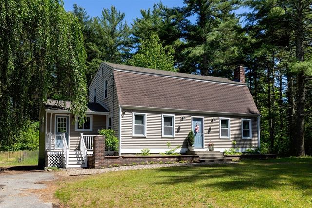178 Tremont St, Carver, MA 02330