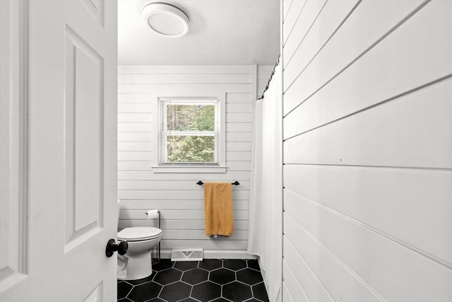 178 Tremont St, Carver, MA 02330