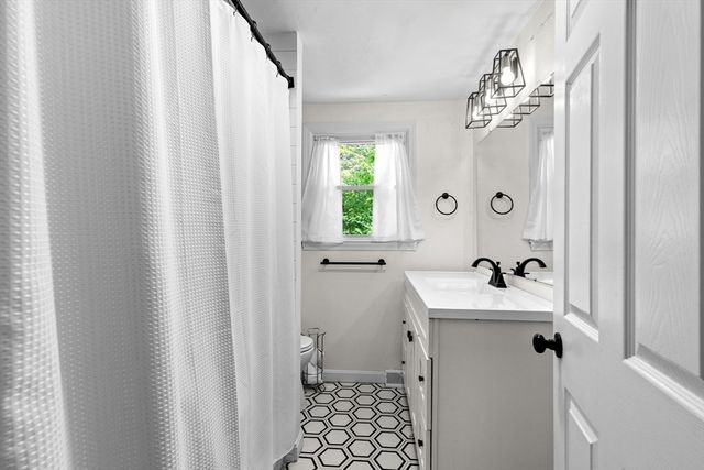 178 Tremont St, Carver, MA 02330