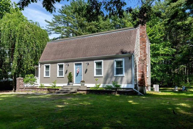 178 Tremont St, Carver, MA 02330