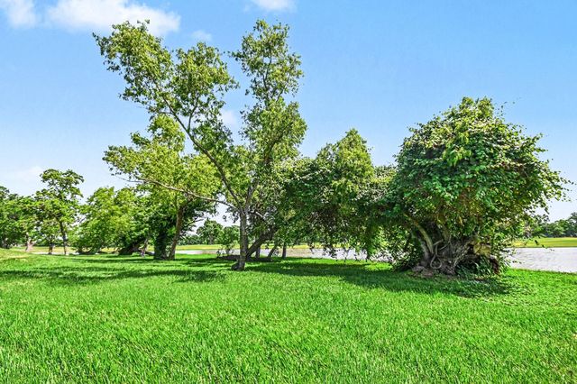 1319 Oyster Point Drive, Sugar Land, TX 77478