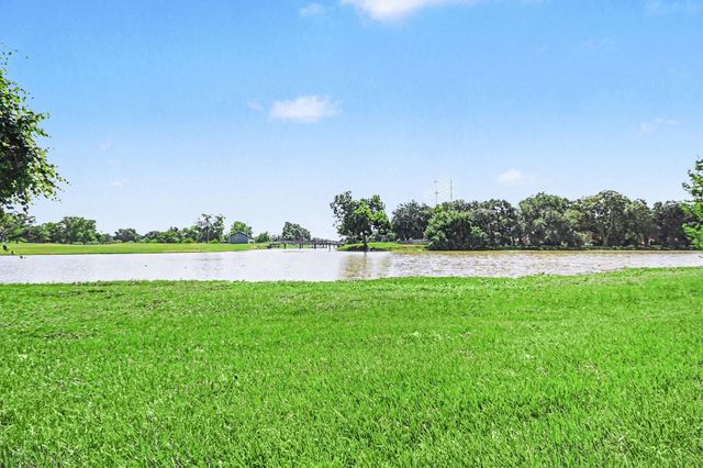 1319 Oyster Point Drive, Sugar Land, TX 77478