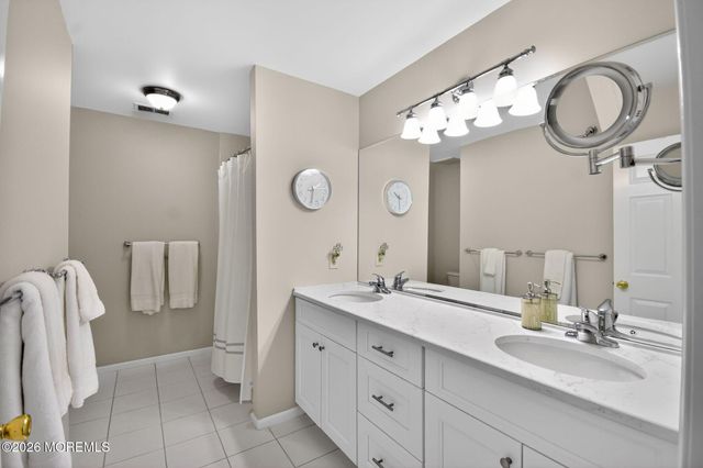 33 Samantha Circle, Matawan, NJ 07747
