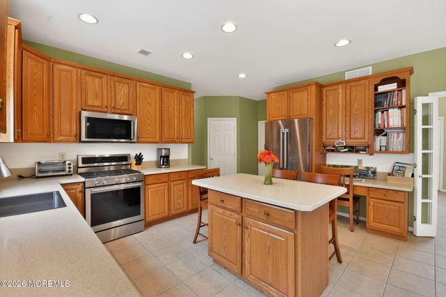 33 Samantha Circle, Matawan, NJ 07747