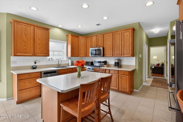 33 Samantha Circle, Matawan, NJ 07747