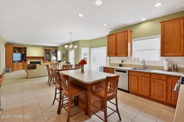 33 Samantha Circle, Matawan, NJ 07747