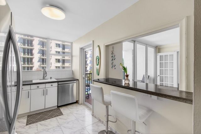 1239 Hillsboro Mile 403, Hillsboro Beach, FL 33062