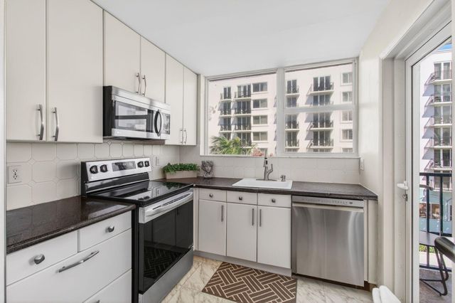 1239 Hillsboro Mile 403, Hillsboro Beach, FL 33062