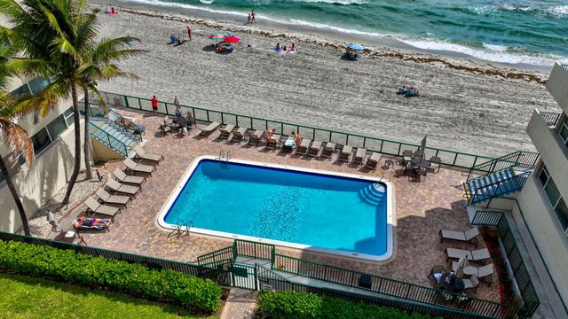 1239 Hillsboro Mile 403, Hillsboro Beach, FL 33062